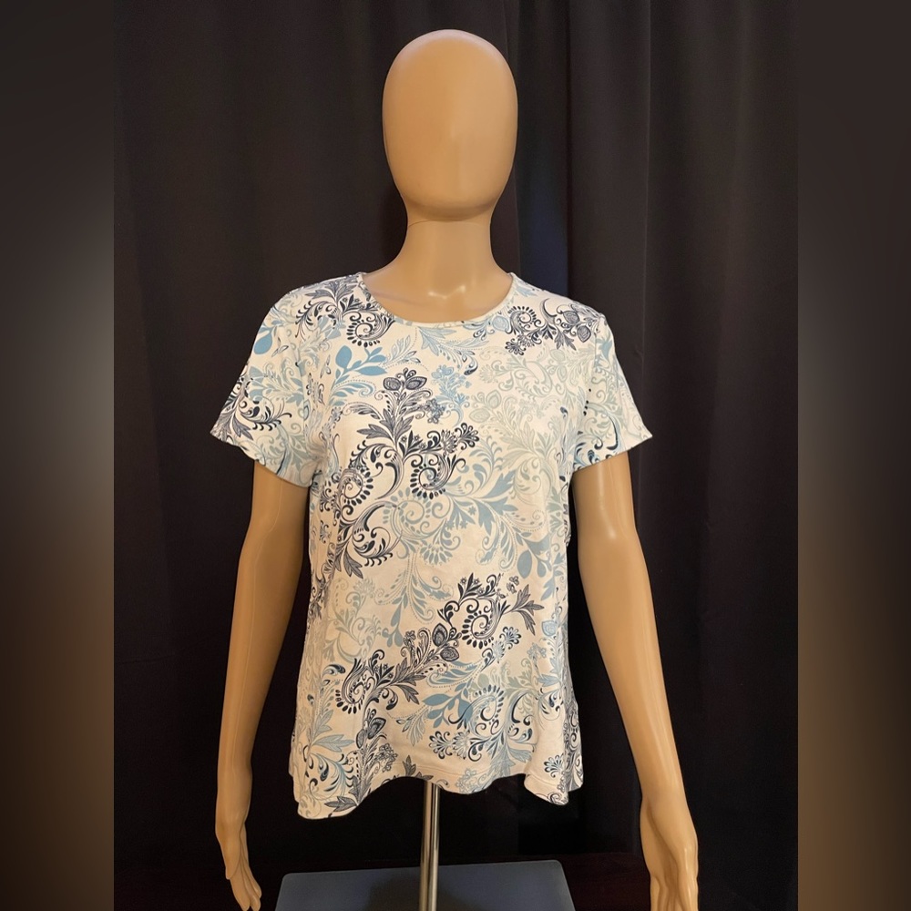 Croft & Barrow soft blouse. White & blue pattern. XL